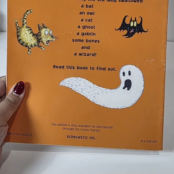 'There Was an Old Lady Who Swallowed a Bat!' Paperback - Picture 4 of 4